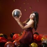 Parceria inédita entre as divas latina e brasileira mistura português, espanhol e inglês em faixa dançante