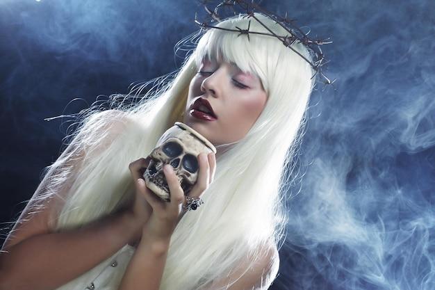 Faixa inédita com rapper Doechii antecipa o aguardado filme e celebra a reinvenção da diva pop