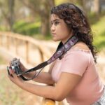 Parceria pop latino estreia só no áudio, com promessa de clipe se fãs apoiarem a música