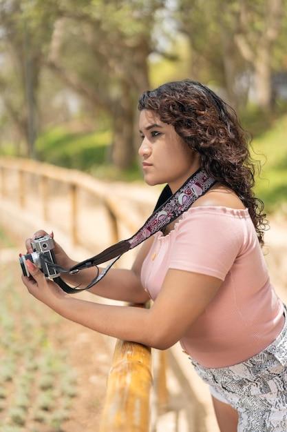 Parceria pop latino estreia só no áudio, com promessa de clipe se fãs apoiarem a música