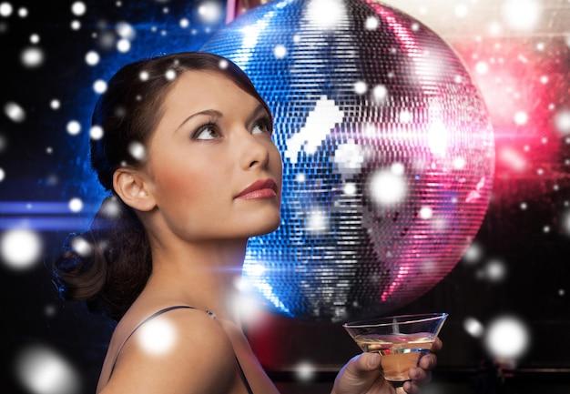 Ícone pop recebe destaque com álbum 'MAYHEM' e turnê 'The MAYHEM Ball' em premiação votada pelo público