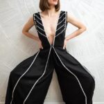 Cantora exibe visual poderoso e natural em clipe que celebra sua presença icônica e queer