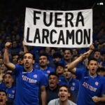 Seguidores celestes protestam contra técnico e protagonizam momento lamentável no estádio Cuauhtémoc