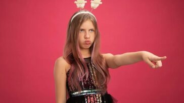 Atriz e cantora brilha como negociadora de reféns em comédia que promete diversão e emoção