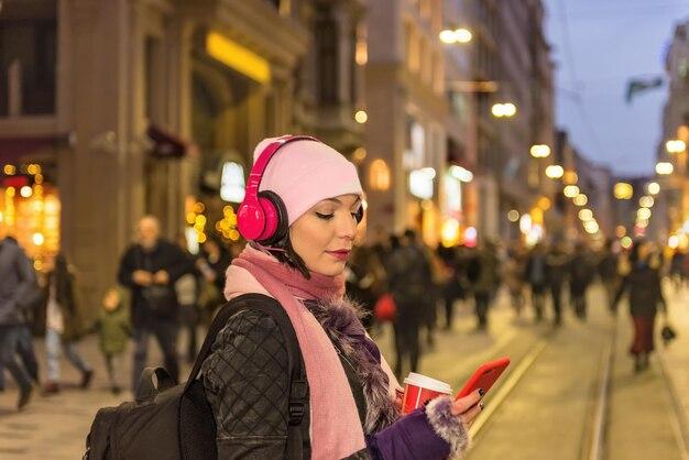 Projeto 'Leitura Emancipa' leva livros e cultura para além dos palcos, conectando arte e comunidade