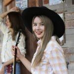 Ícone pop une forças com Sabrina Carpenter para celebrar música e conexão no festival Coachella