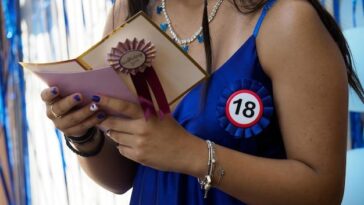 Cantora aposta em experiência sensível e profunda para fãs que apreciam o disco completo