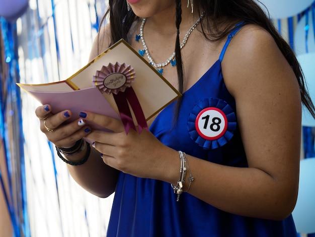 Cantora aposta em experiência sensível e profunda para fãs que apreciam o disco completo