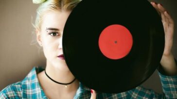 Artistas icônicos preparam lançamentos especiais para celebrar a cultura dos discos de vinil