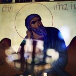 Conheça Mother Mary, a personagem que redefine a representação pop com estilo, voz e poder cênico únicos