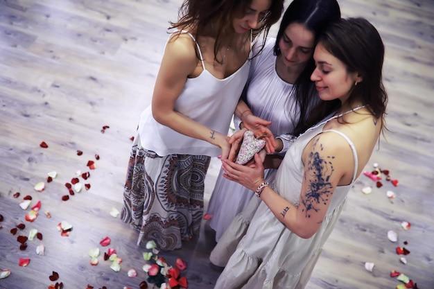 A rainha do pop volta com 'Confessions on a Dance Floor: Part II' e reacende a conexão especial com a comunidade lésbica