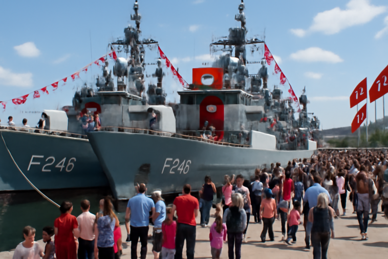 Tema viraliza após anúncio da Marinha da Turquia para 23 de abril, com visitação de embarcações em 23 portos. Entenda o motivo.