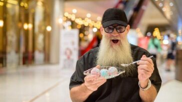 Violinista mistura música eletrônica e dança no Duality Tour, celebrando liberdade criativa e diversidade