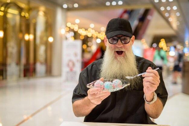 Violinista mistura música eletrônica e dança no Duality Tour, celebrando liberdade criativa e diversidade