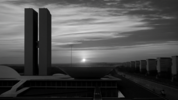 Aniversário da capital federal reacende interesse pelo Congresso e pela história de Brasília, da construção aos atos políticos. Entenda.