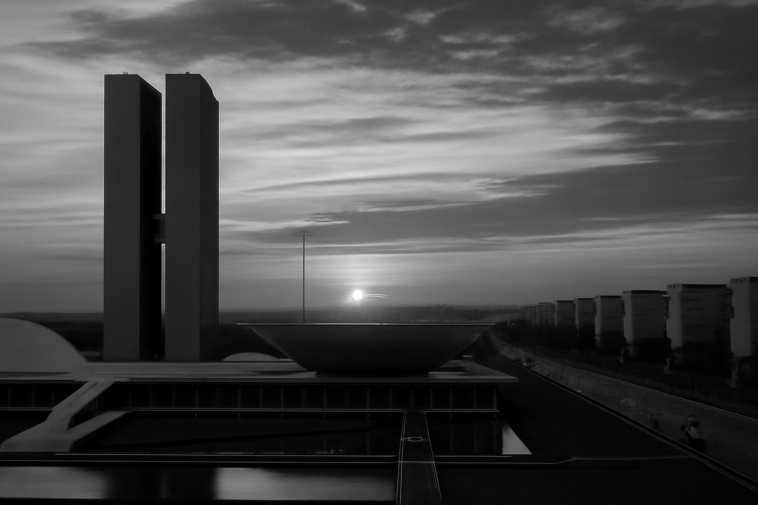 Aniversário da capital federal reacende interesse pelo Congresso e pela história de Brasília, da construção aos atos políticos. Entenda.