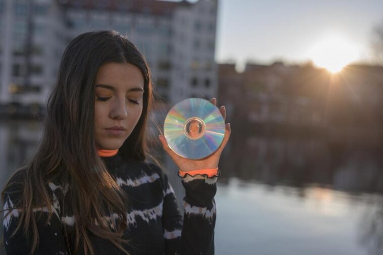 Novo trabalho de Anitta traz espiritualidade, amor e representatividade brasileira em ritmos diversos