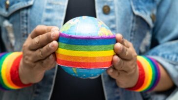 DJ bissexual fala sobre naturalidade da representatividade LGBTQIA+ na cena funk e planos internacionais