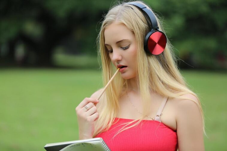 Bad Bunny e Drake completam o top 3 dos nomes mais streamados na plataforma mundial