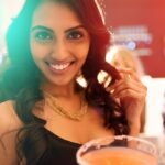 A diva global chega ao Brasil da Ásia para lançar sua linha Fenty Beauty com evento exclusivo em Mumbai