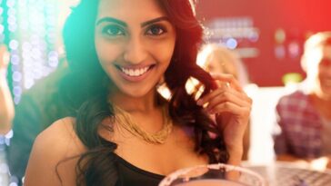 A diva global chega ao Brasil da Ásia para lançar sua linha Fenty Beauty com evento exclusivo em Mumbai