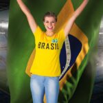 Cantora aposta no funk para turnê do canadense e revela novo projeto conceitual e íntimo