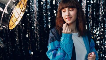 Filme nepalês explora o choque entre tradição e identidade jovem, ecoando debates essenciais para a comunidade LGBTQIA+