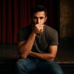 Monólogo de Bernardo Dugin revela o impacto da violência simbólica e dos pactos de silêncio na vida LGBTQIA+