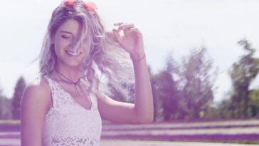 Popstar revela novo trabalho que cresce entre desafios e anuncia turnê após hiato