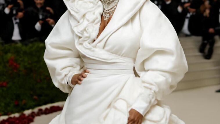 A rainha do Met Gala transforma moda em manifesto de autenticidade e poder
