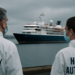 Doença rara voltou às buscas após mortes em um navio no Atlântico. Saiba o que já foi confirmado e por que o risco geral segue baixo.