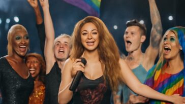 Famosos como Pabllo Vittar, Ana Paula Renault e Liniker celebram a energia e representatividade da rainha latina em Copacabana