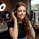 Jovem cantora supera a timidez e vive experiência única gravando música após sucesso na internet
