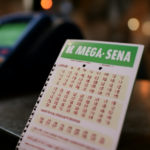 Concurso da Mega-Sena movimenta buscas neste sábado com prêmio estimado em R$ 45 milhões. Veja horário, aposta mínima e como jogar online.