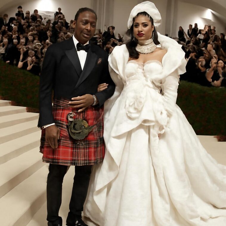 Casal brilha em bastidores e no tapete vermelho, reafirmando sua influência na moda e cultura pop