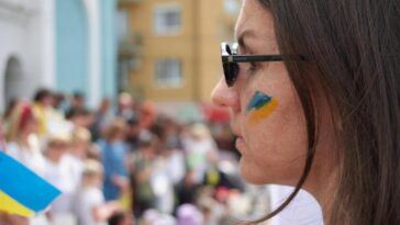 Ator lamenta naturalização do preconceito e destaca falhas na educação em diversidade e inclusão