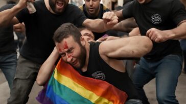 Naor Narkis e seu parceiro foram alvo de insultos e ameaças em cena chocante no Cinemateca de Tel Aviv
