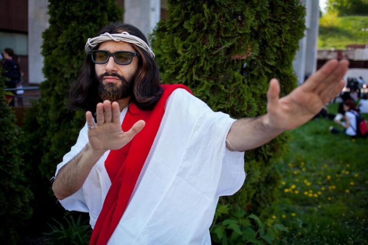 Comediante retoma rivalidade com rapper após críticas por discurso antissemita e declarações polêmicas
