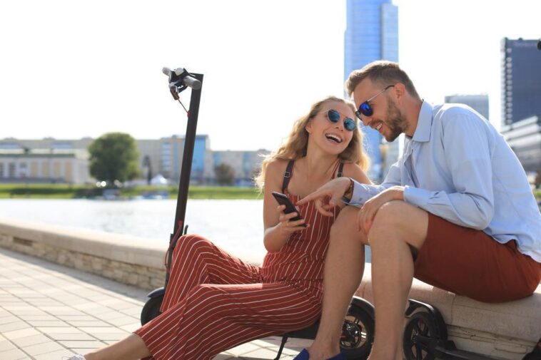 Atriz de Euphoria revela cliques íntimos e celebra seu romance com o produtor musical