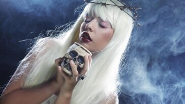 Artista entrega uma performance intimista e dramática para encerrar a era ‘MAYHEM’ com emoção e estilo