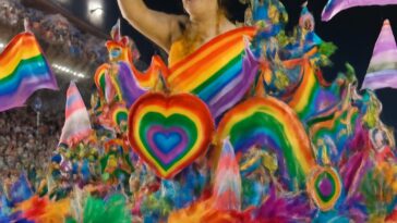 Cores, diversidade e resistência marcam a passagem das escolas na maior festa popular do Brasil