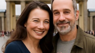 Atriz compartilha a amizade única e parceria criativa com Peter Marc Jacobson, seu ex-marido e melhor amigo