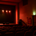 Fábio Porchat cancela shows após acidente em SP 12 Humorista suspendeu apresentações no Teatro Humboldt após queda de técnica e feridos na plateia em São Paulo; entenda o caso.