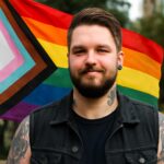 Cantor de rock pesado compartilha sua jornada de autodescoberta e celebra a liberdade de ser quem é