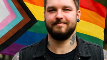 Cantor de rock pesado compartilha sua jornada de autodescoberta e celebra a liberdade de ser quem é