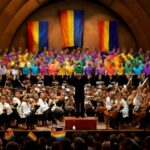 Celebração vibrante une música e identidade em concerto histórico no Symphony Hall