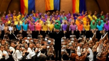 Celebração vibrante une música e identidade em concerto histórico no Symphony Hall